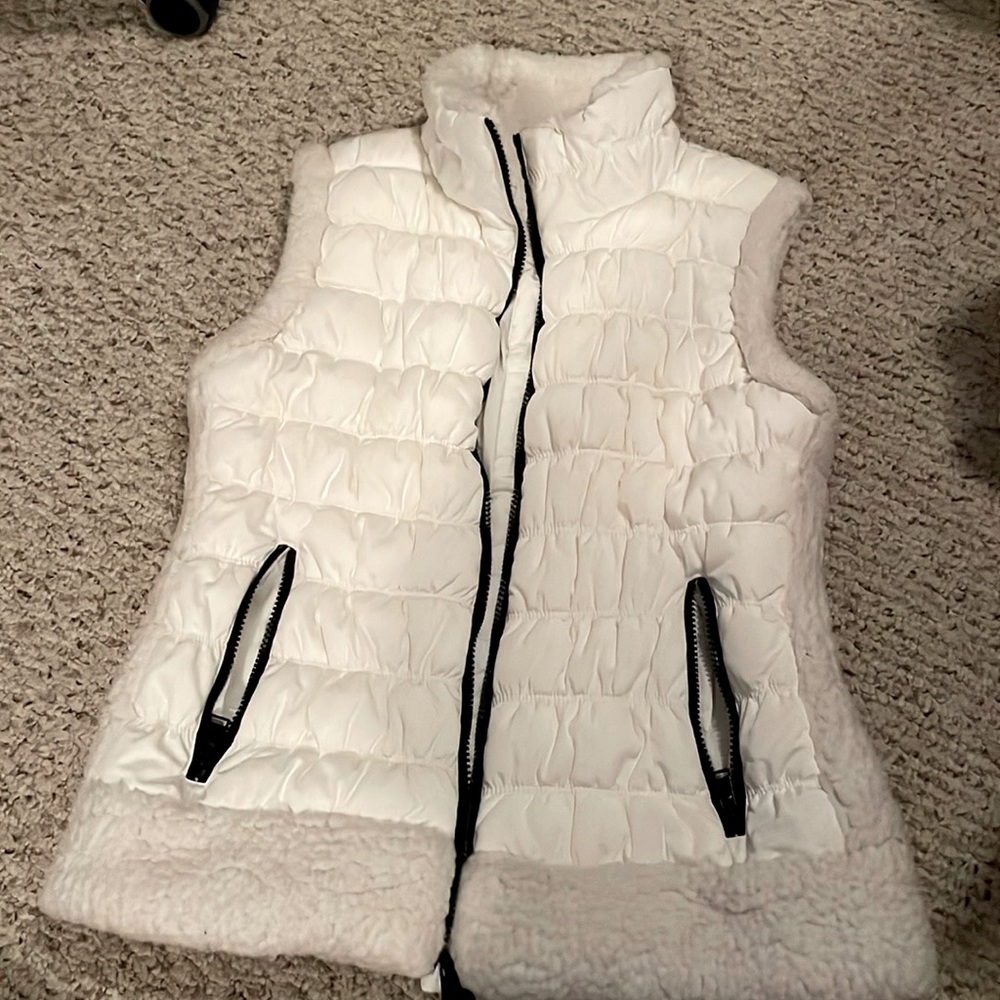 Calvin Klein juniors large fuzzy vest